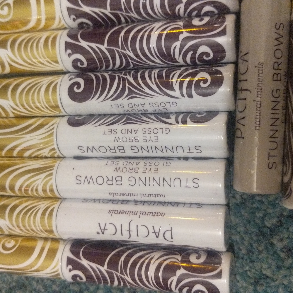 10 Pacifica stunning brows, eye brow gloss and set, 100% vegan & cruelty-free